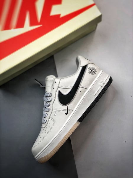 Stone Island x Air Force 1 Low Bege, Branco e Preto Reflexo - Vista 8