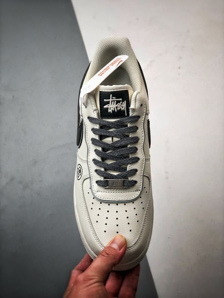 Stussy x Air Force 1 Low Creme e Preto Reflectivo - Vista 9