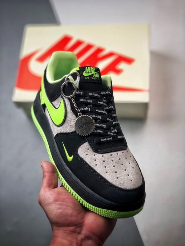 Supreme x Air Force 1 Low Cinzento Preto e Verde - Vista 1