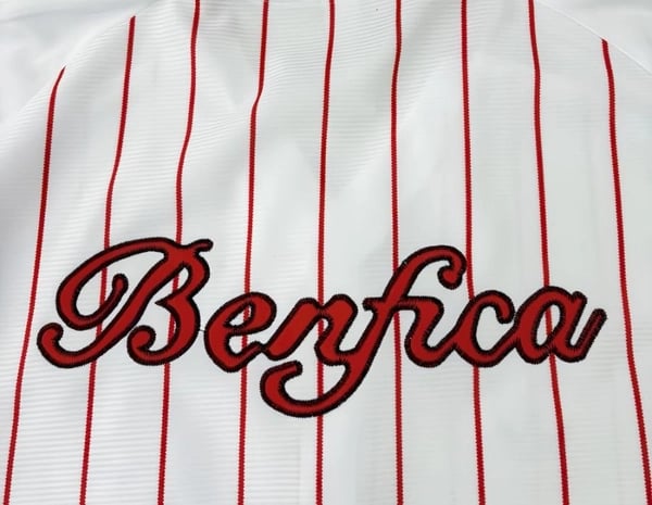 Camisola S.L. Benfica x Adidas Originals Edição Especial MLB 2025 - Vista 3