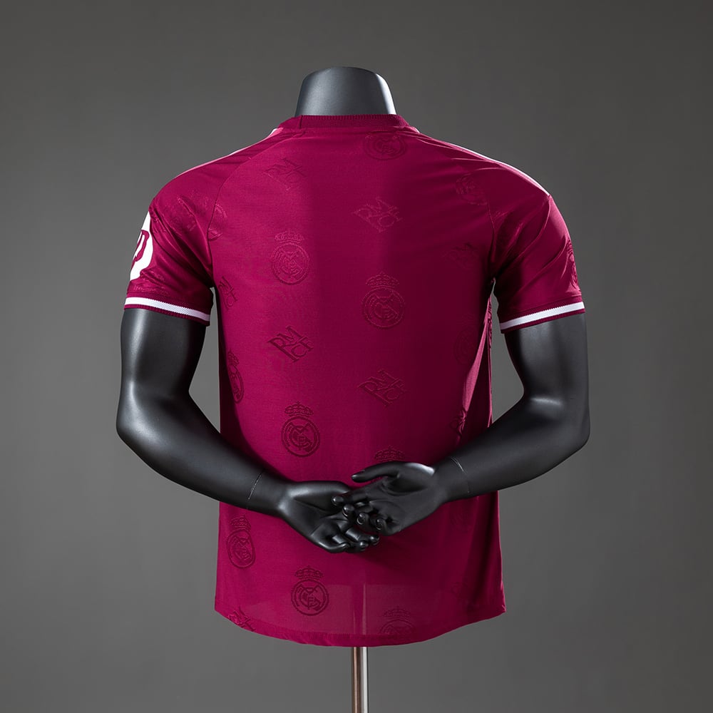 Camisola Edição Especial Real Madrid Bordeaux Versão Jogador 2026/2027 - Vista 2