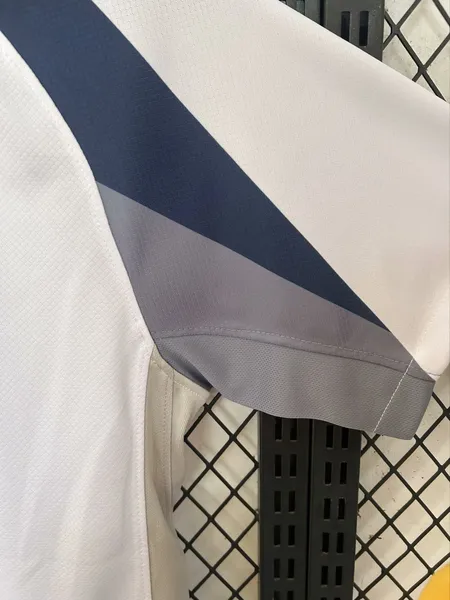 Camisola Principal Tottenham 2025/26 - Vista 3