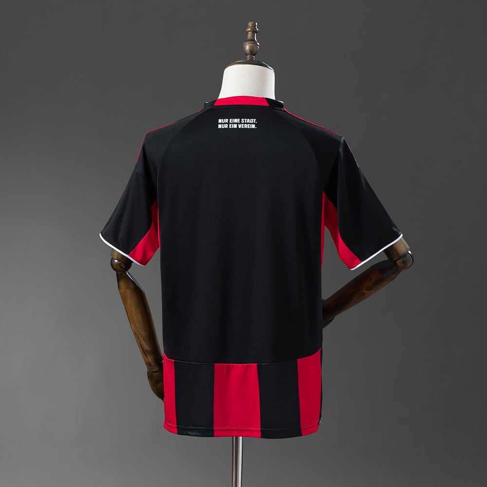 Camisola Principal Eintracht Frankfurt 2025/2026 - Vista 2