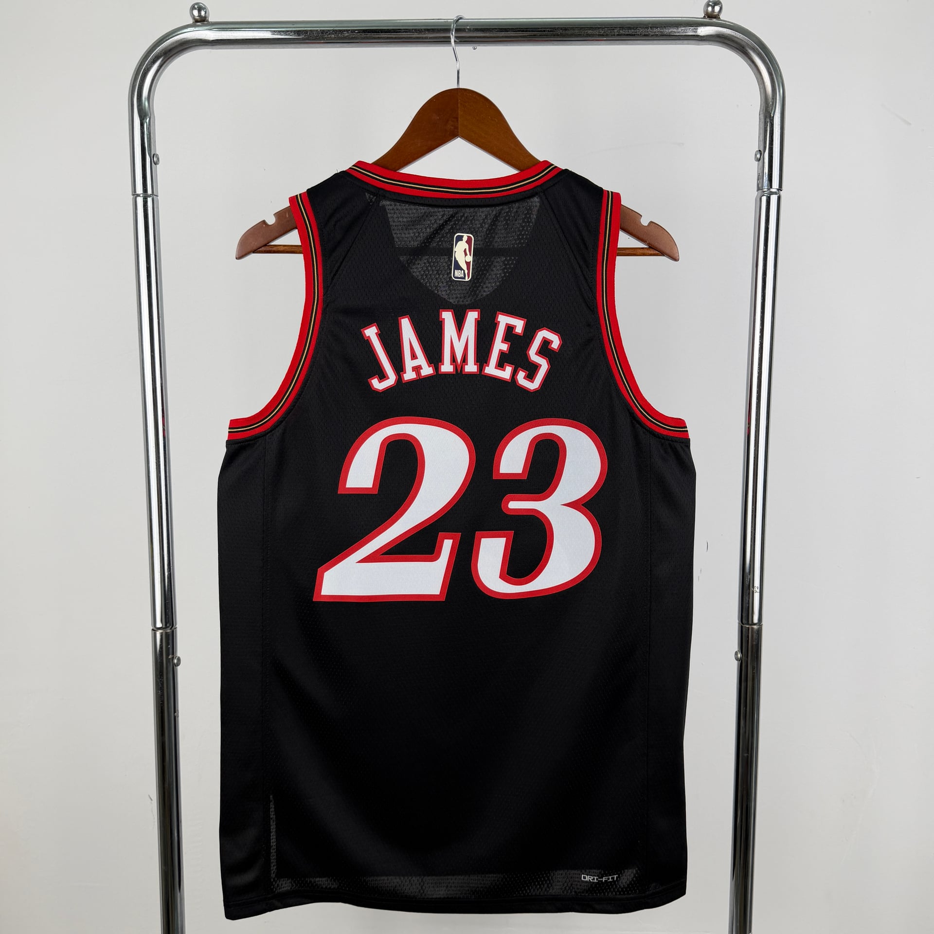 Camisola NBA Philadelphia 76ers Classic Edition Preta 2025/26 - LeBron James #23 - Vista 1
