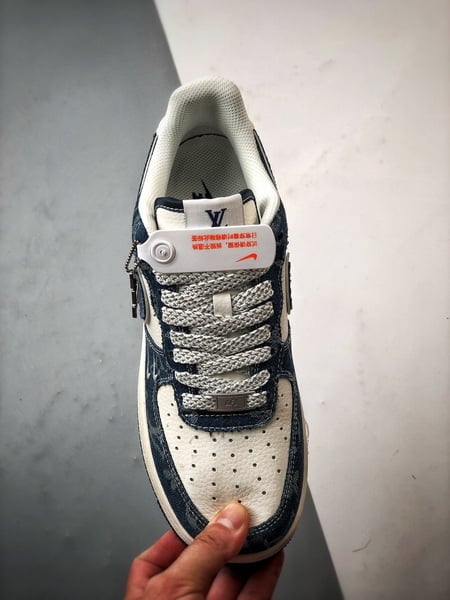 LV x Air Force 1 Low Branco e Azul Denim - Vista 2
