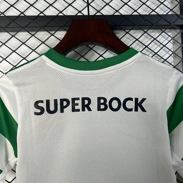 Kit Criança Sporting Principal 2025/26 - Vista 2