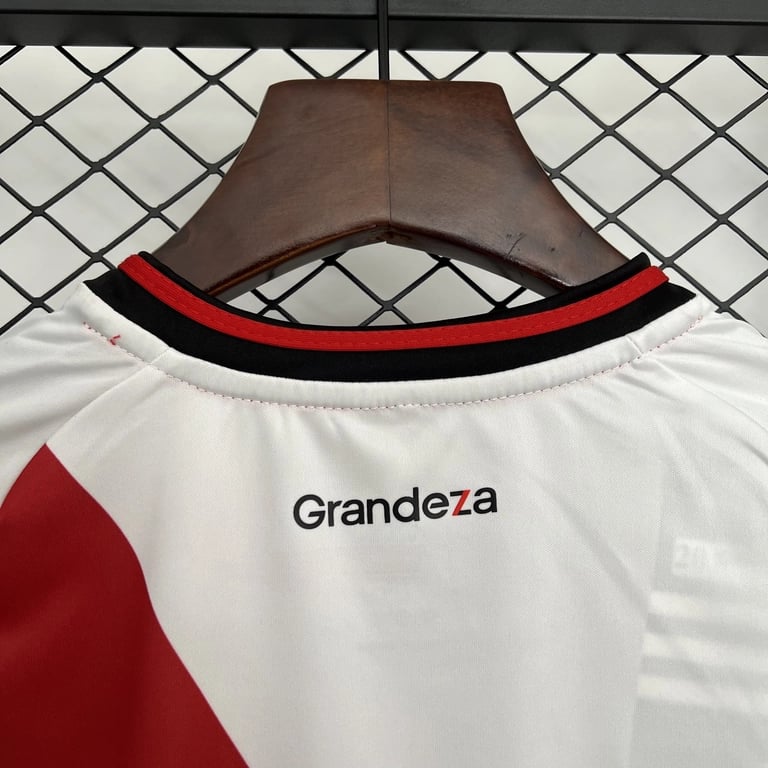 Kit Criança River Plate Principal 2025/26 - Vista 4