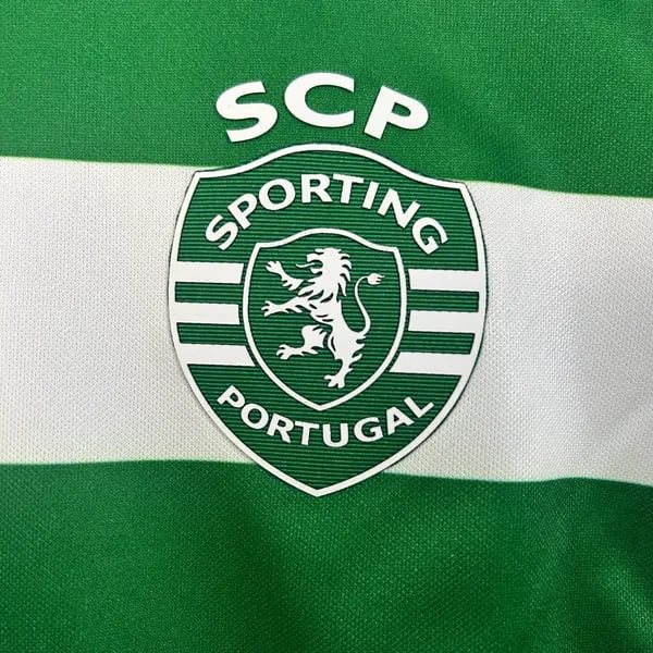 Kit Criança Sporting Principal 2025/26 - Vista 3