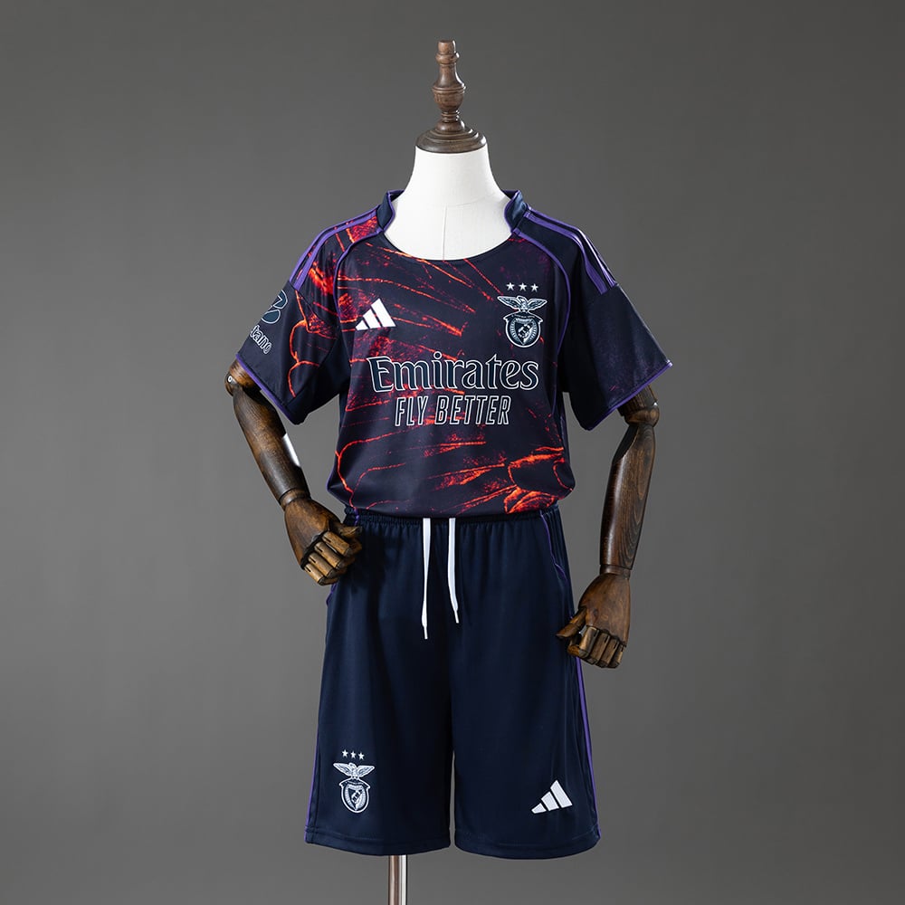 Kit Criança Benfica Adidas x Vhils x SL Benfica - Edição Especial 2025-2026 - Vista 1