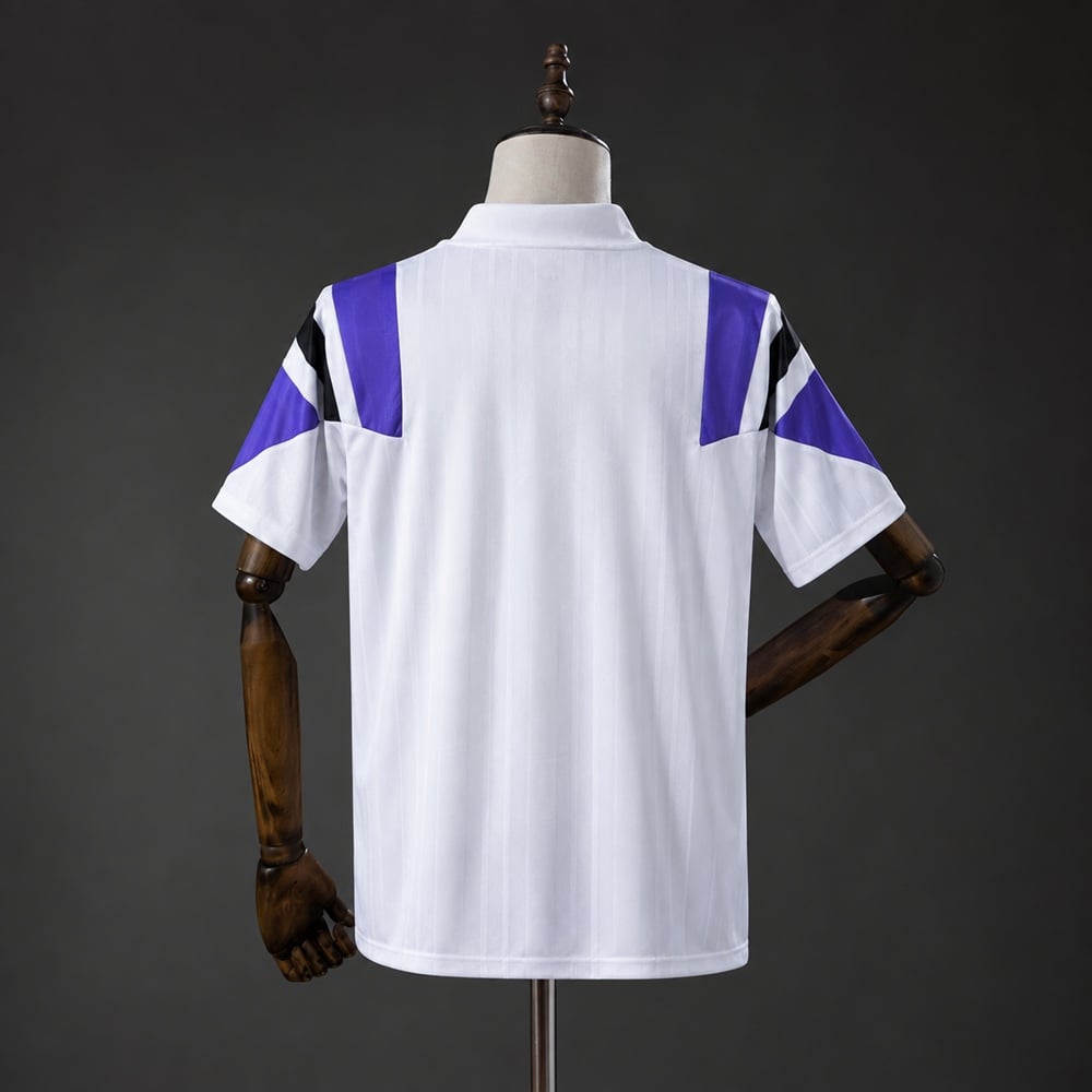 Camisola Real Madrid 2026/2027 EQT Retro Branca - Vista 2