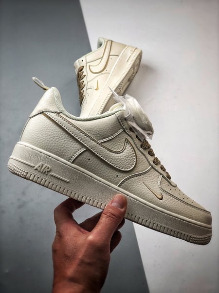 Air Force 1 '07 Low Creme e Castanho - Vista 4