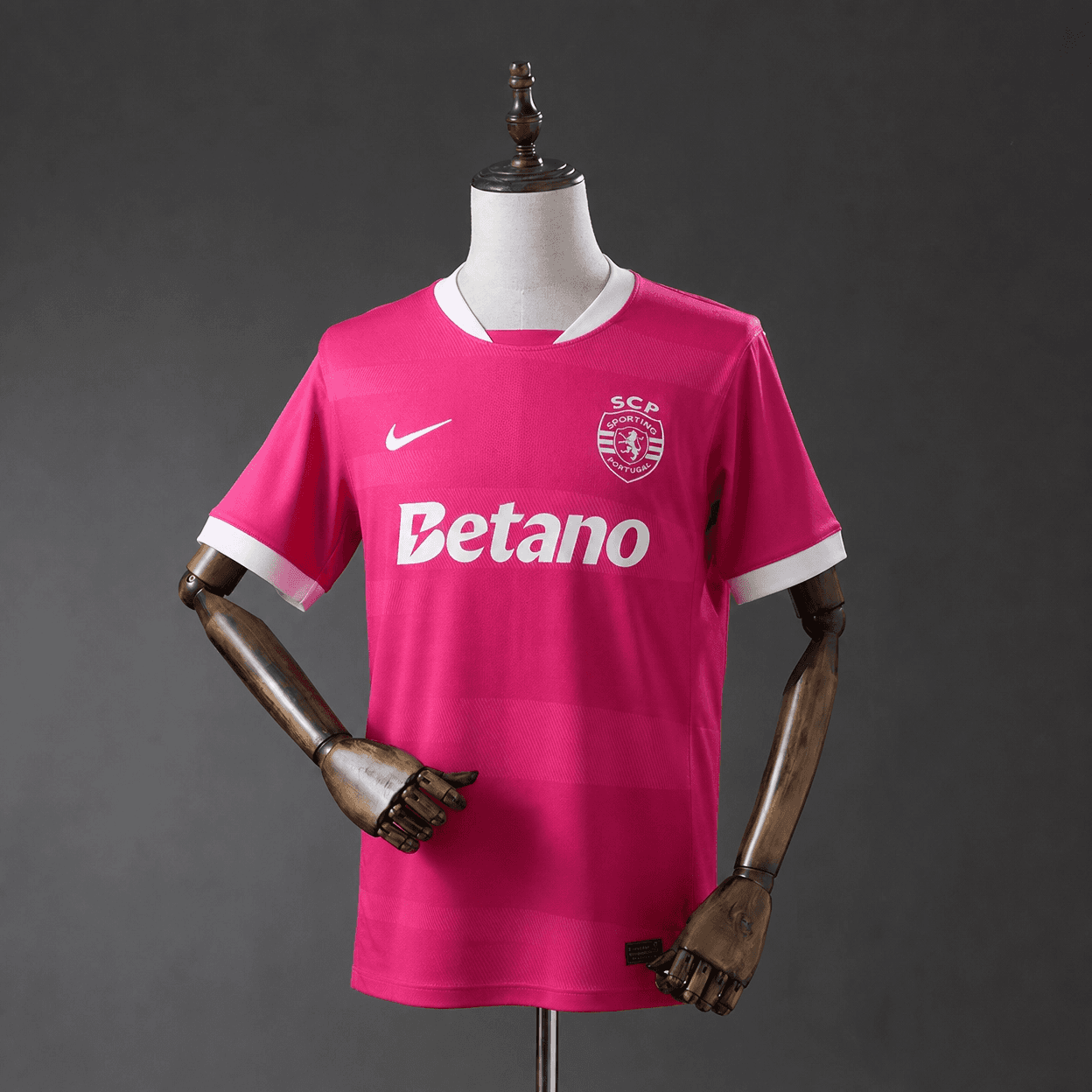 Camisola leão rosa e branca 2026/27 concept