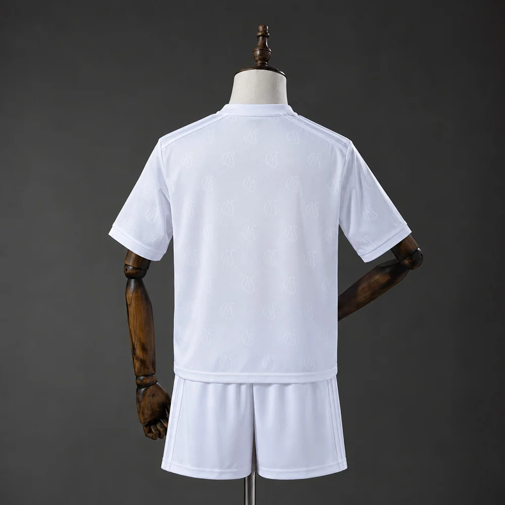 Kit Criança Edição Especial Real Madrid 2026/2027 - Vista 2