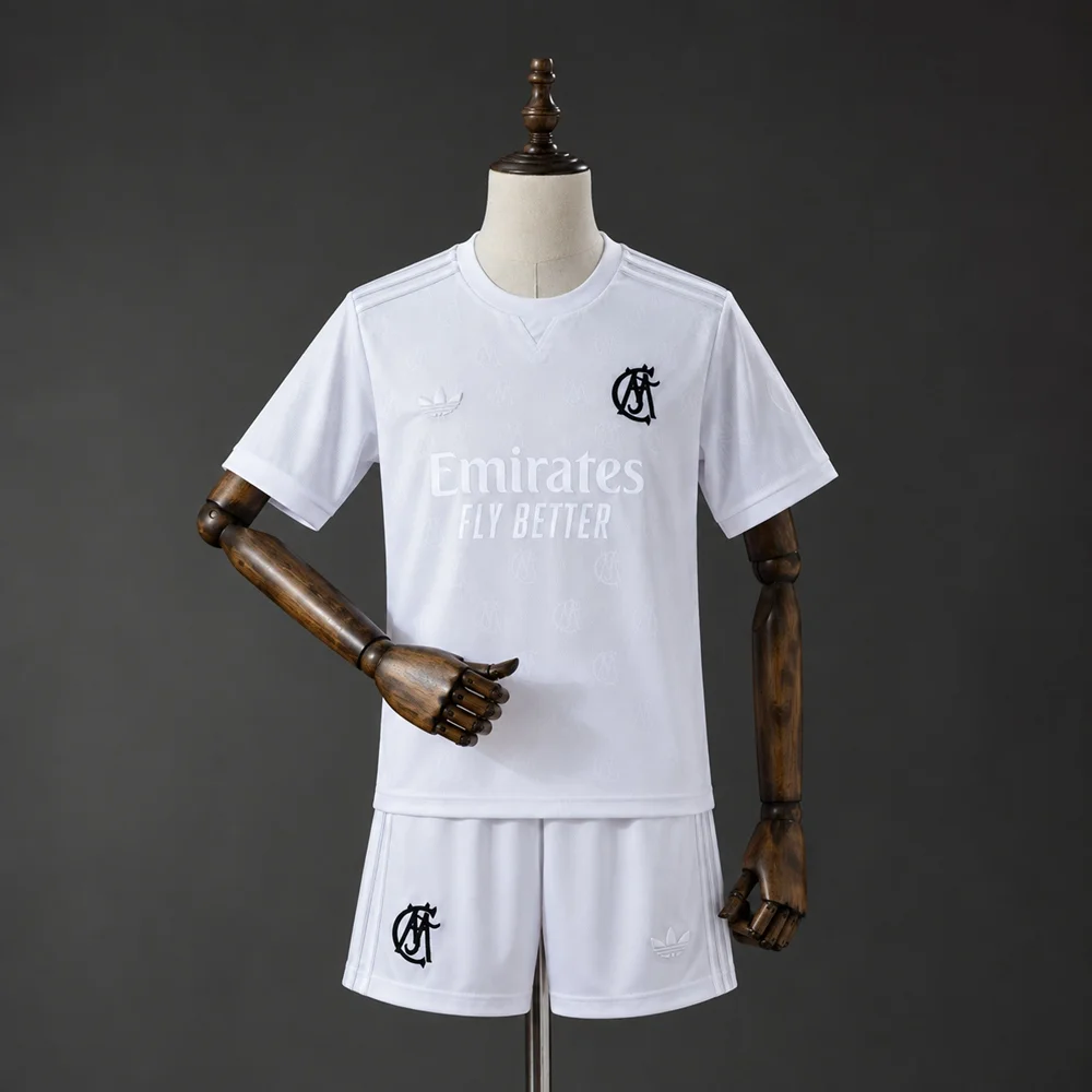 Kit Criança Edição Especial Real Madrid 2026/2027 - Vista 1