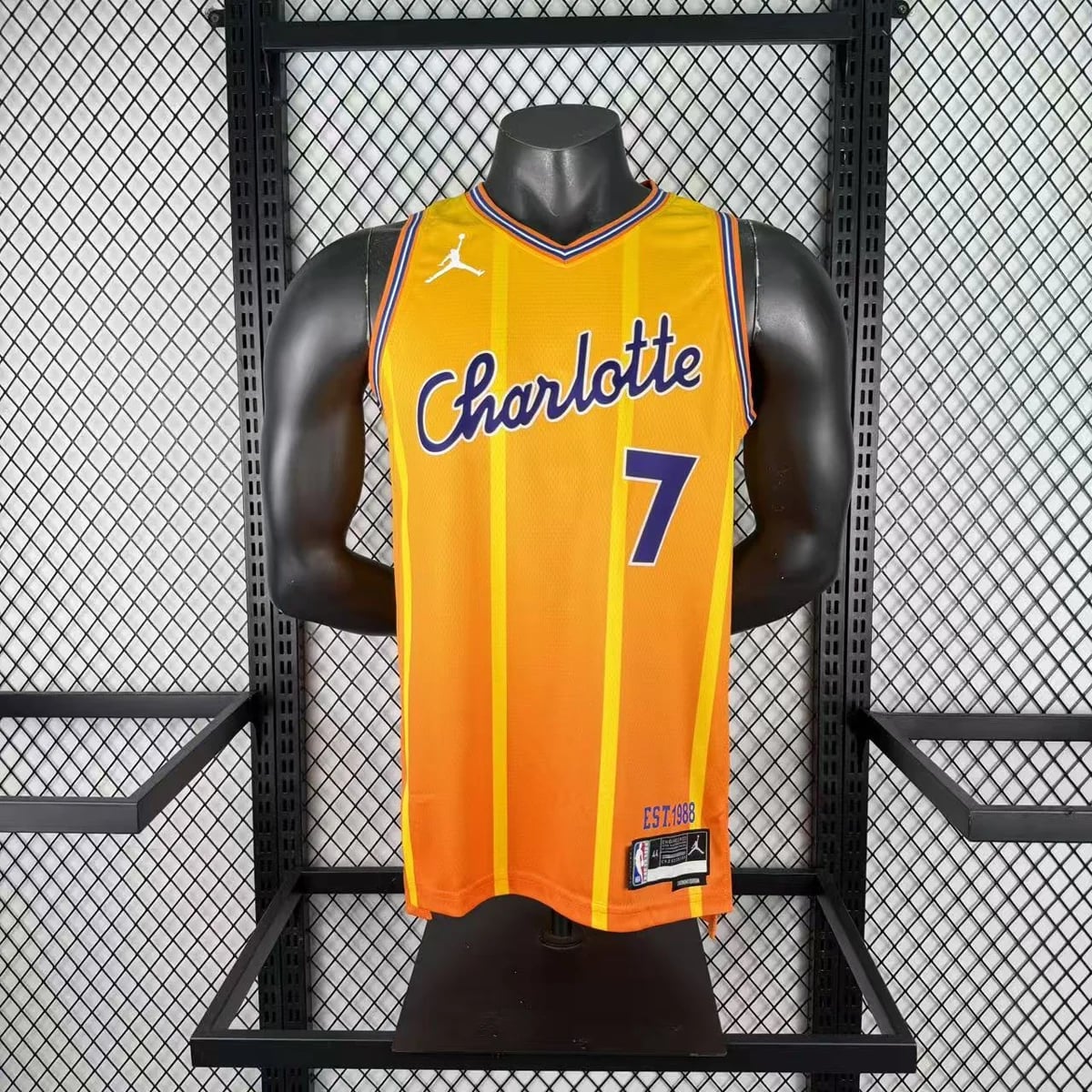 Camisola NBA Charlotte Hornets City Edition 2025/26 - Kon Knueppel #7 - Vista 3
