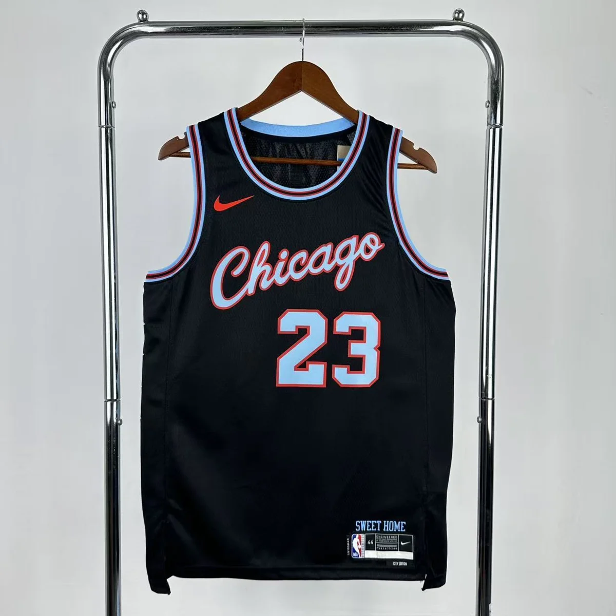 Camisola NBA Chicago Bulls City Edition 2025/26 - Michael Jordan #23 - Vista 3