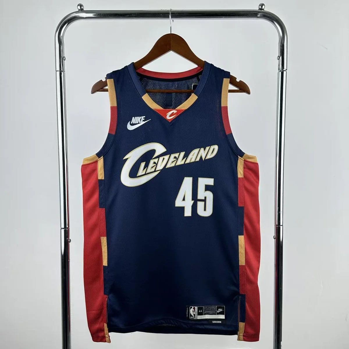 Camisola NBA Cleveland Cavaliers Classic Edition 2025/26 - Donovan Mitchell #45 - Vista 2