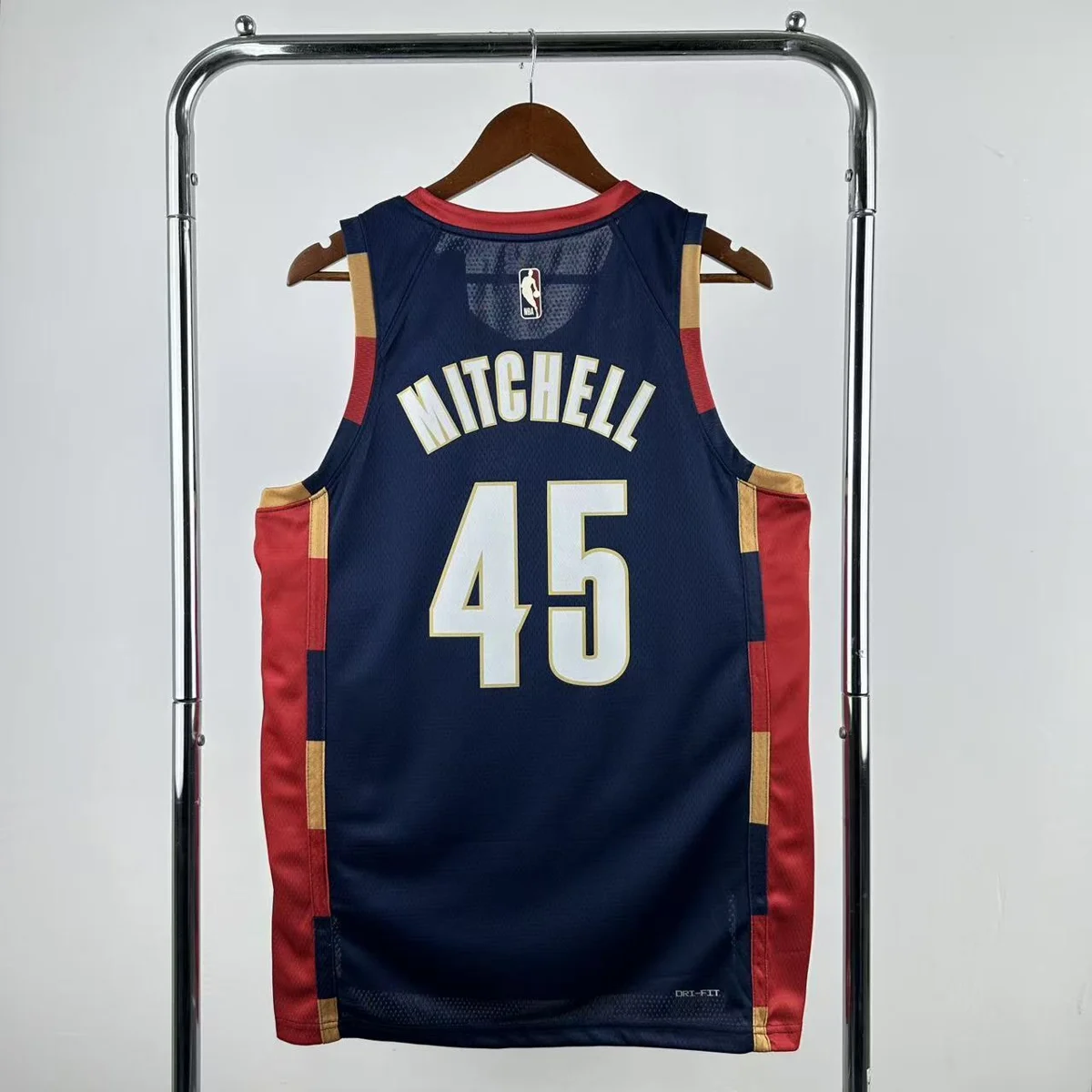 Camisola NBA Cleveland Cavaliers Classic Edition 2025/26 - Donovan Mitchell #45 - Vista 1