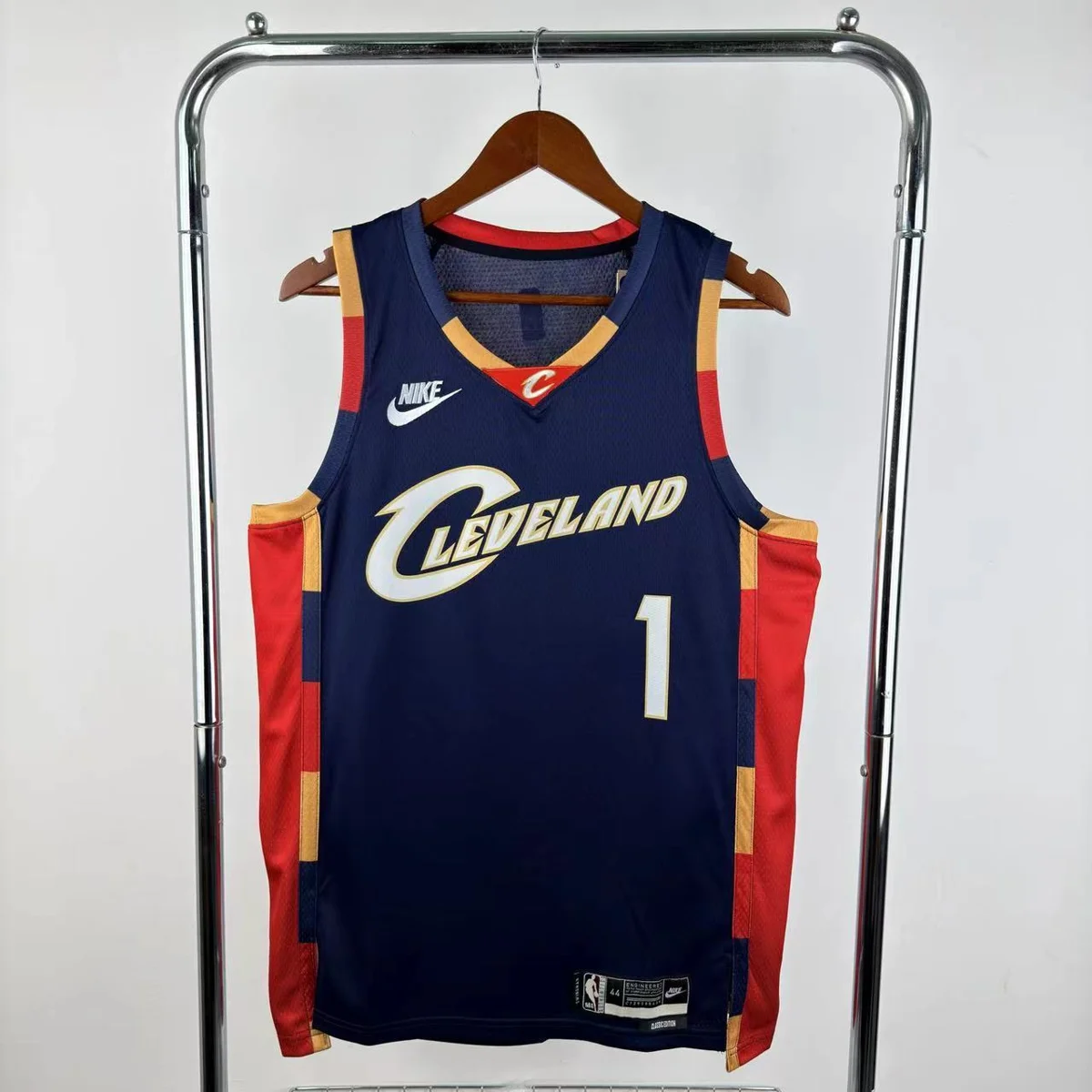 Camisola NBA Cleveland Cavaliers Classic Edition 2025/26 - James Harden #1 - Vista 2