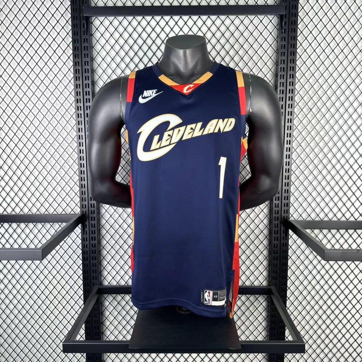 Camisola NBA Cleveland Cavaliers Classic Edition 2025/26 - James Harden #1 - Vista 3