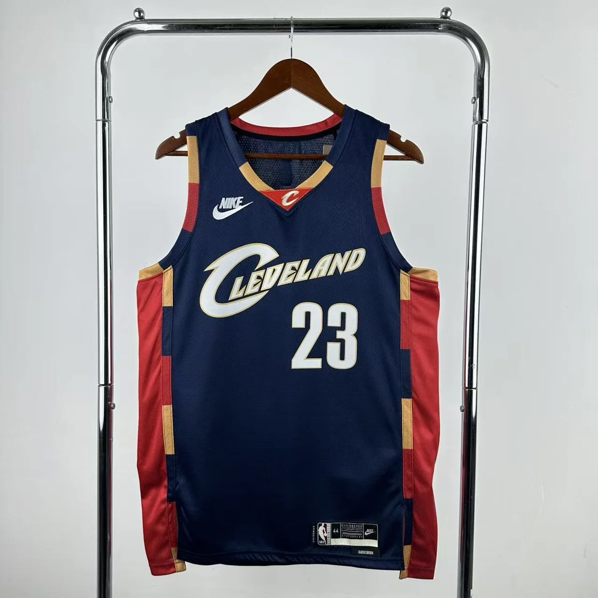 Camisola NBA Cleveland Cavaliers Classic Edition 2025/26 - LeBron James #23 - Vista 2