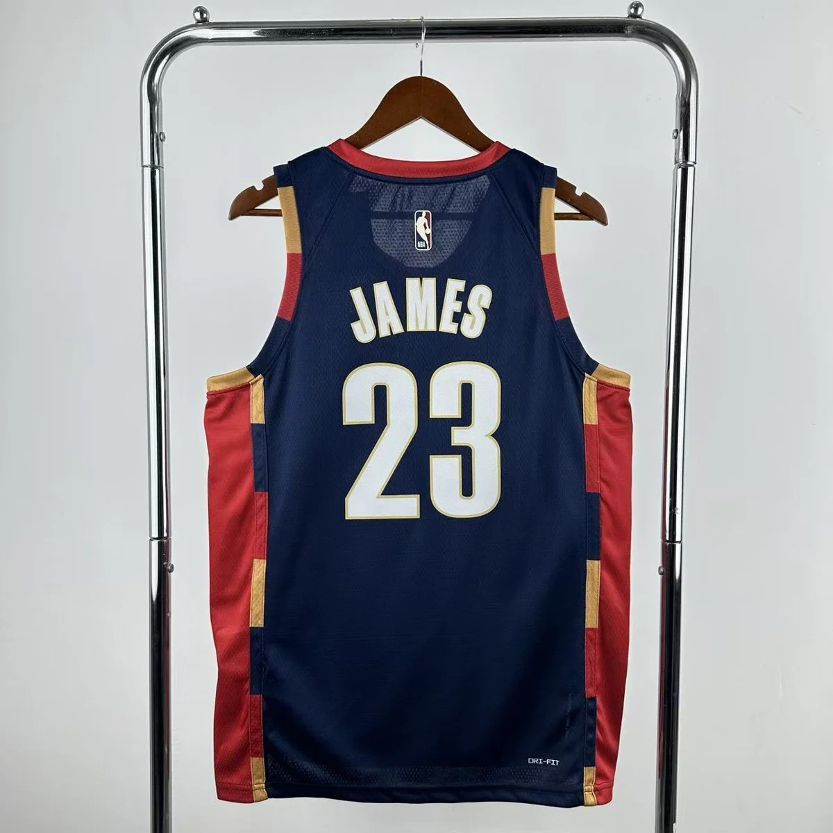 Camisola NBA Cleveland Cavaliers Classic Edition 2025/26 - LeBron James #23 - Vista 1