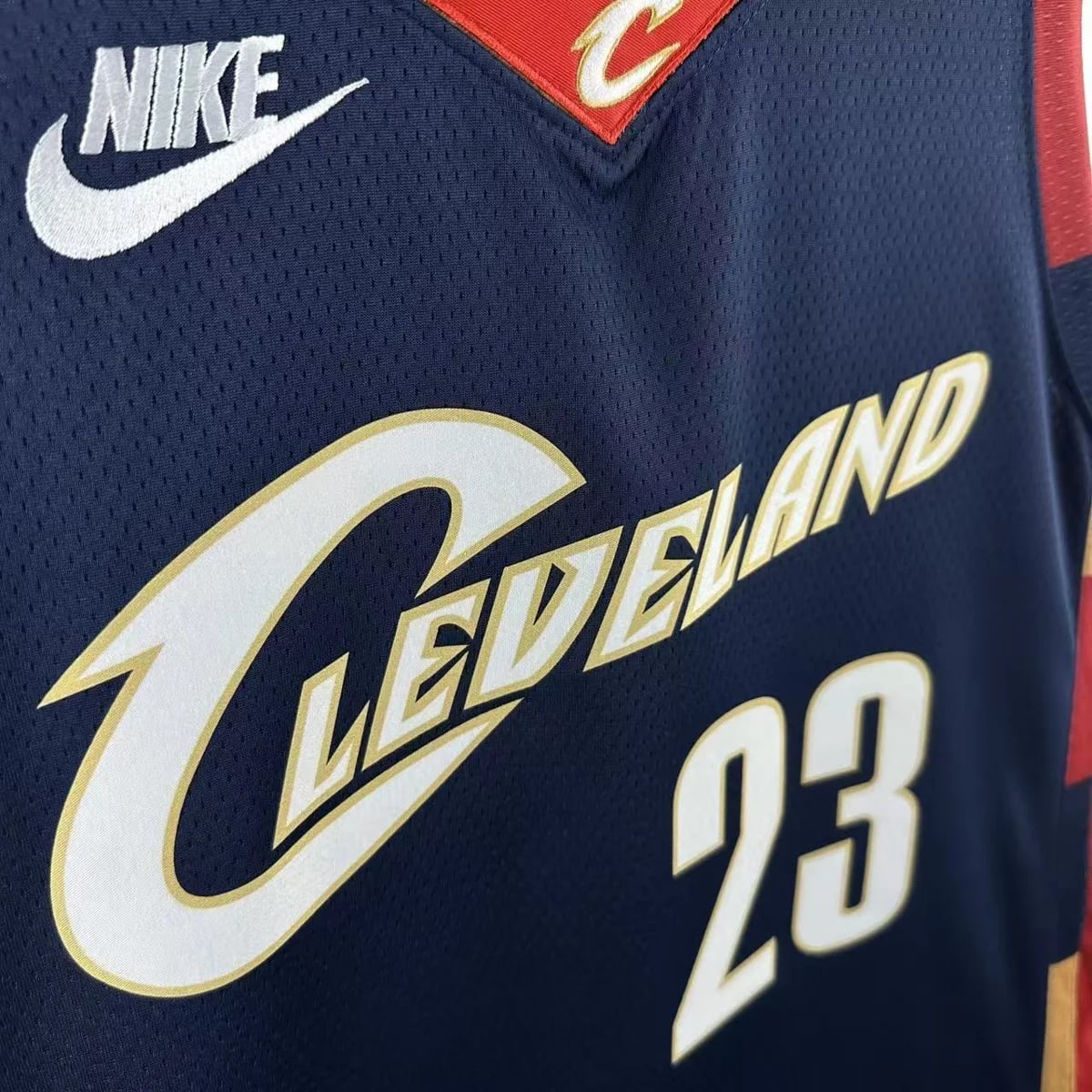 Camisola NBA Cleveland Cavaliers Classic Edition 2025/26 - LeBron James #23 - Vista 3