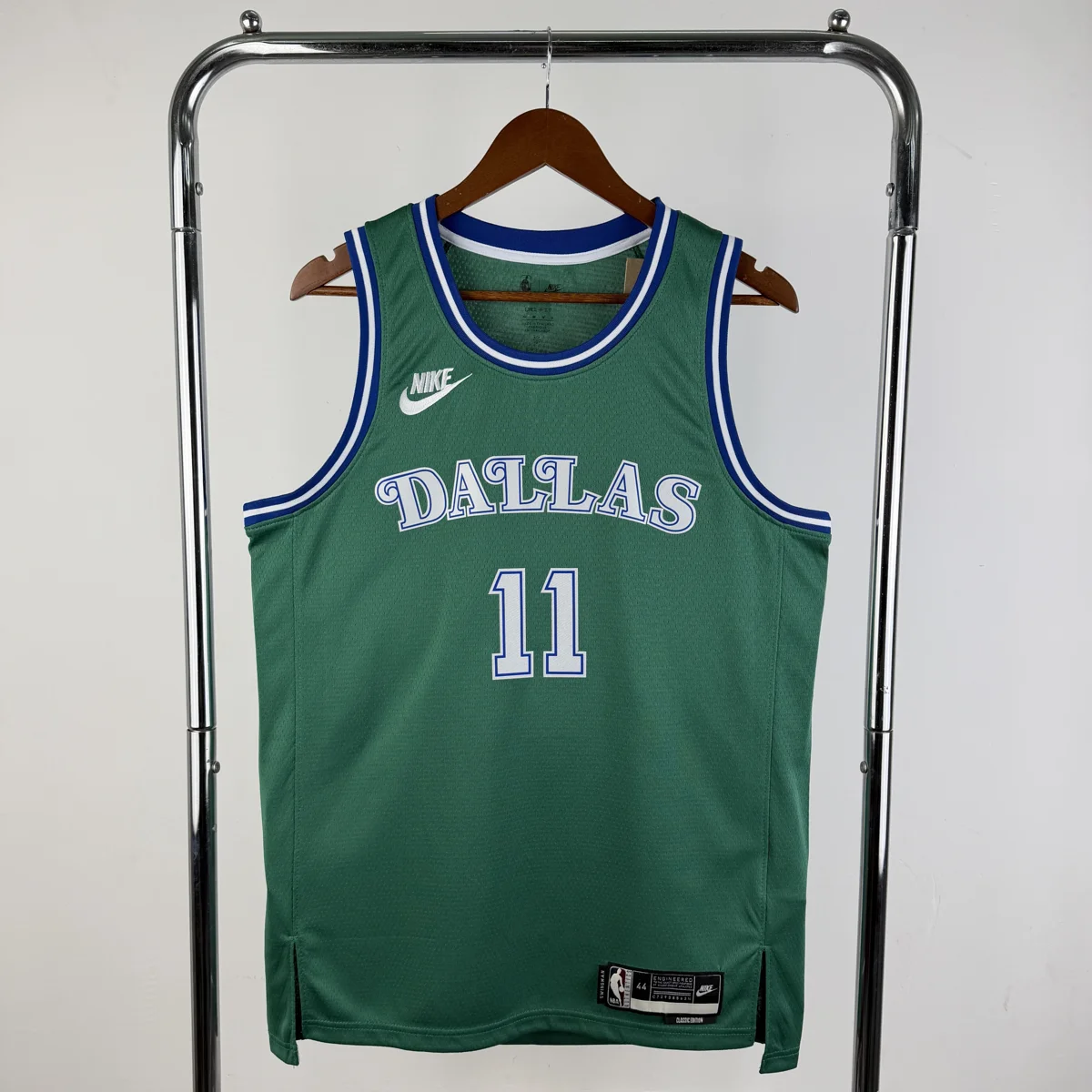 Camisola NBA Dallas Mavericks Classic Edition Verde 2025/26 - Kyrie Irving #11 - Vista 2