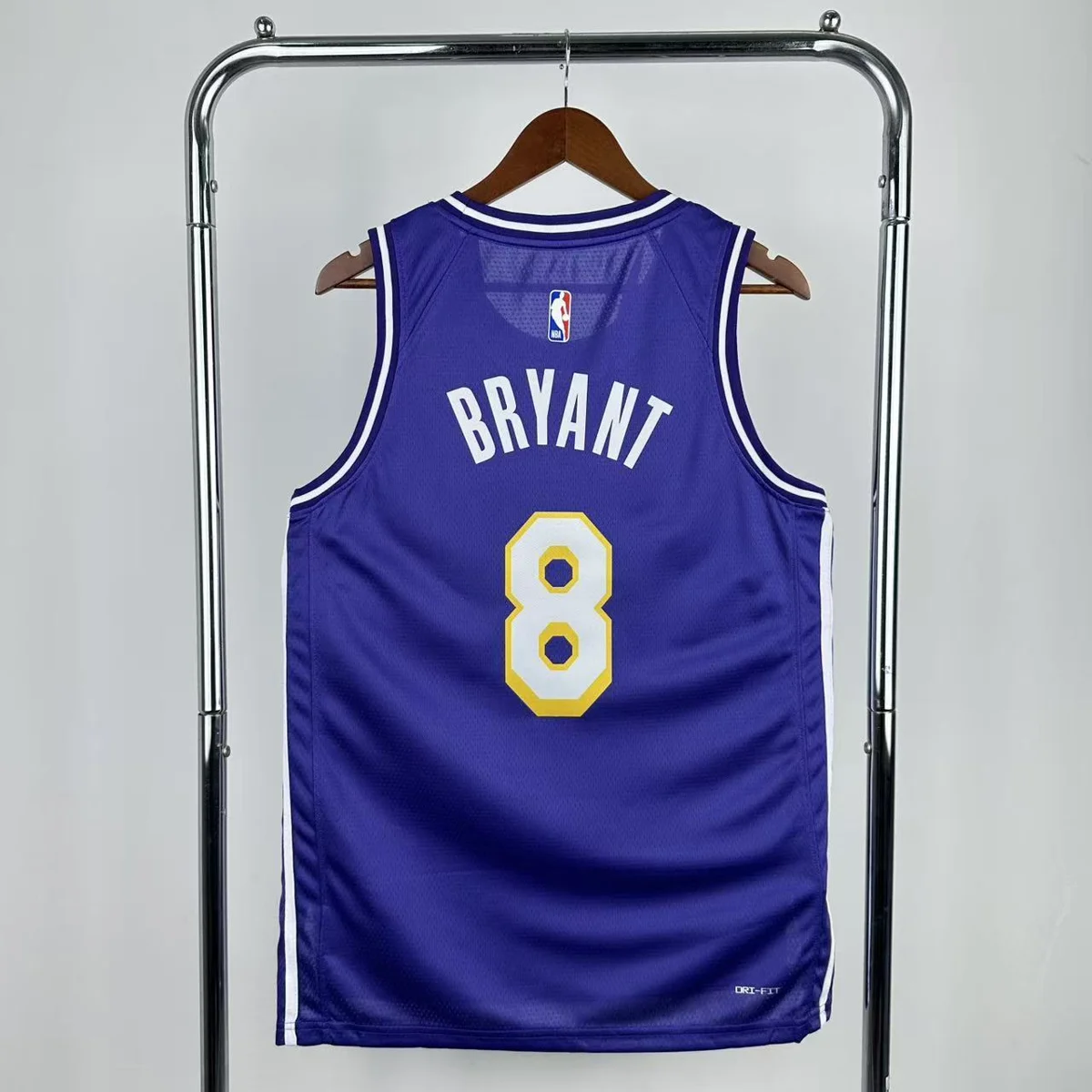 Camisola NBA Los Angeles Lakers Statement Edition 2025/26 - Kobe Bryant #8 - Vista 1