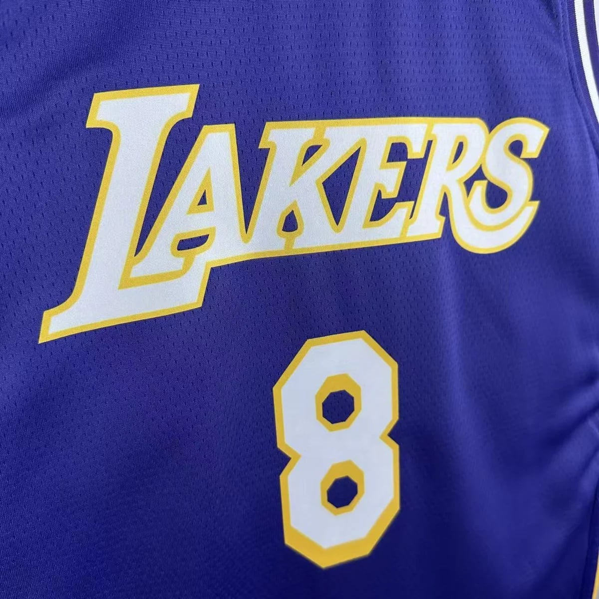 Camisola NBA Los Angeles Lakers Statement Edition 2025/26 - Kobe Bryant #8 - Vista 3