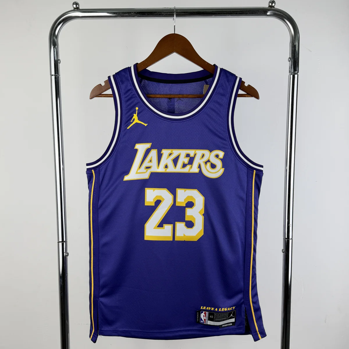 Camisola NBA Los Angeles Lakers Statement Edition 2025/26 - LeBron James #23 - Vista 3