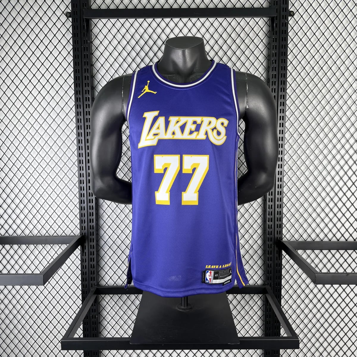 Camisola NBA Los Angeles Lakers Statement Edition 2025/26 - Luka Dončić #77 - Vista 2