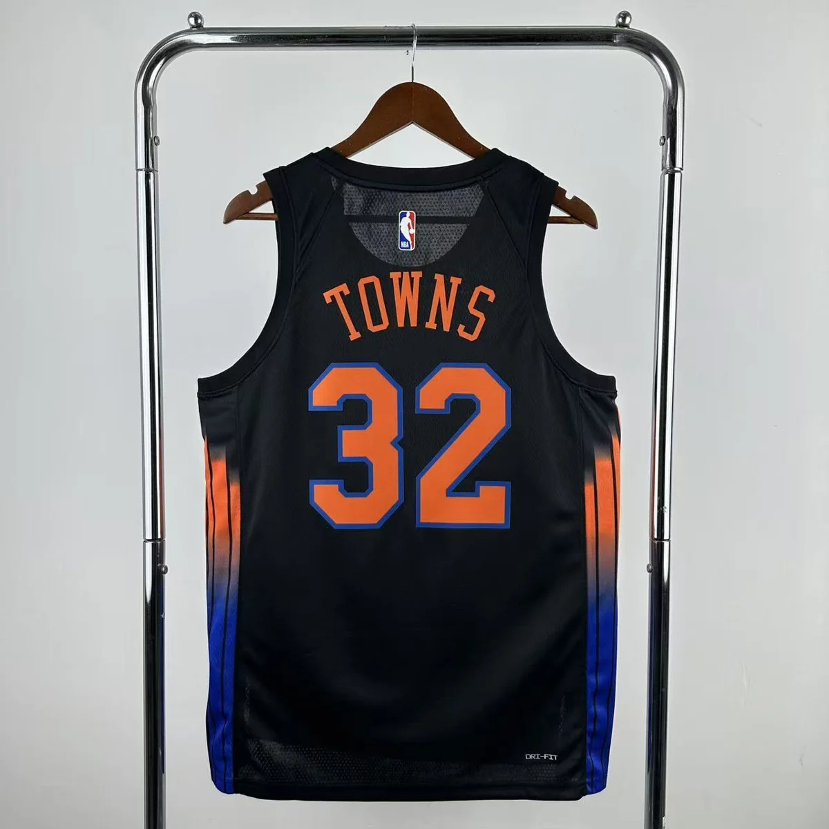 Camisola NBA New York Knicks Statement Edition 2025/26 - Karl-Anthony Towns #32 - Vista 1