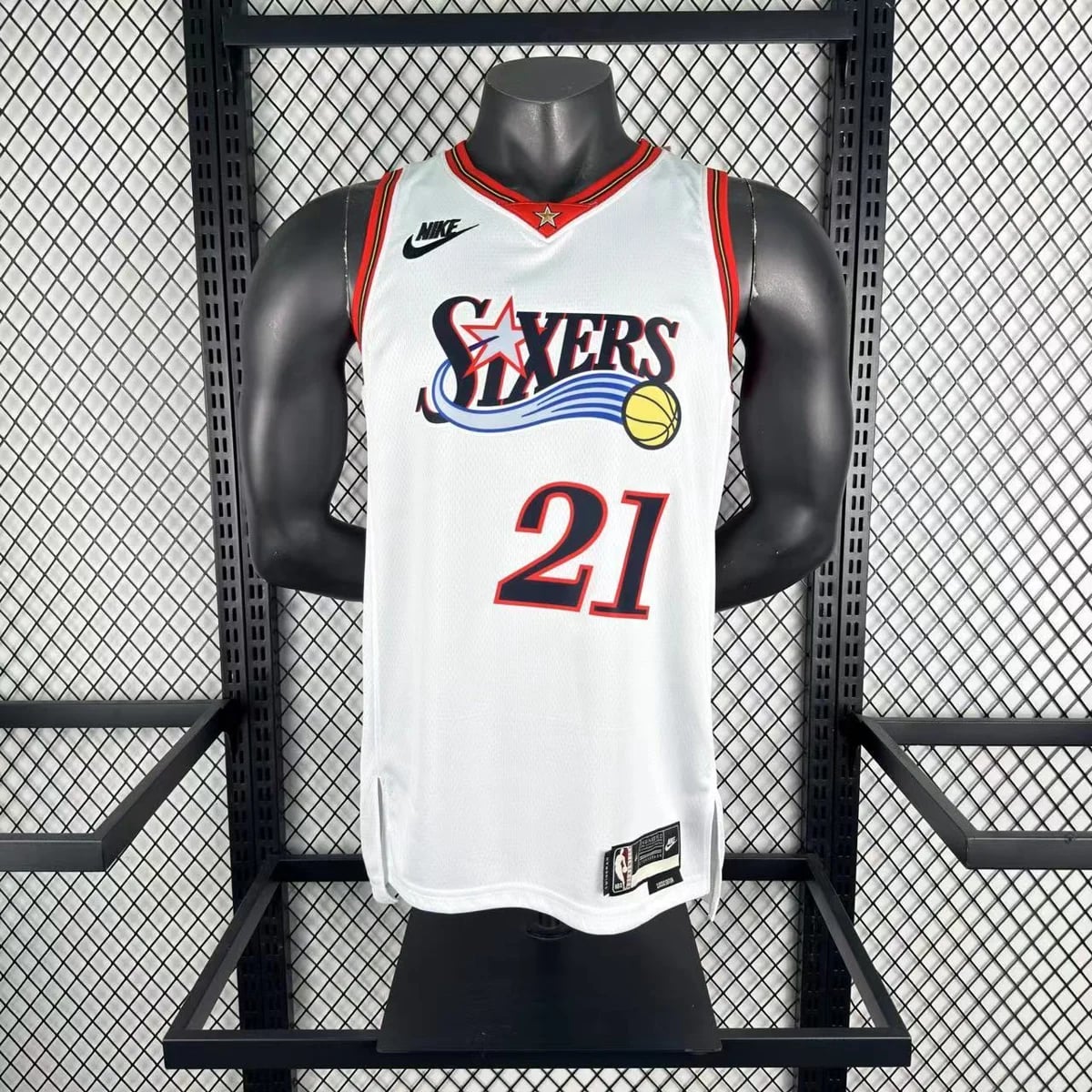 Camisola NBA Philadelphia 76ers Classic Edition Branca 2025/26 - Joel Embiid #21 - Vista 3
