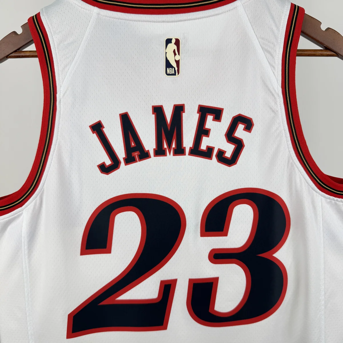 Camisola NBA Philadelphia 76ers Classic Edition Branca 2025/26 - LeBron James #23 - Vista 1
