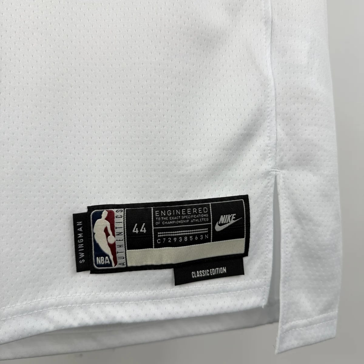 Camisola NBA Philadelphia 76ers Classic Edition Branca 2025/26 - LeBron James #23 - Vista 3