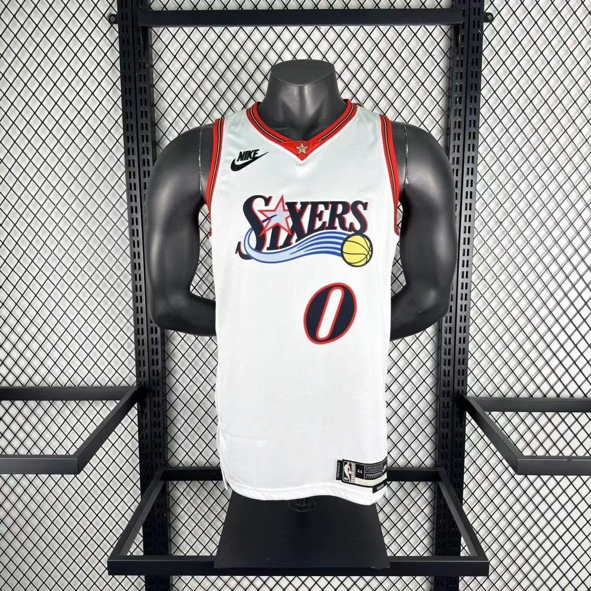 Camisola NBA Philadelphia 76ers Classic Edition Branca 2025/26 - Tyrese Maxey #0 - Vista 2