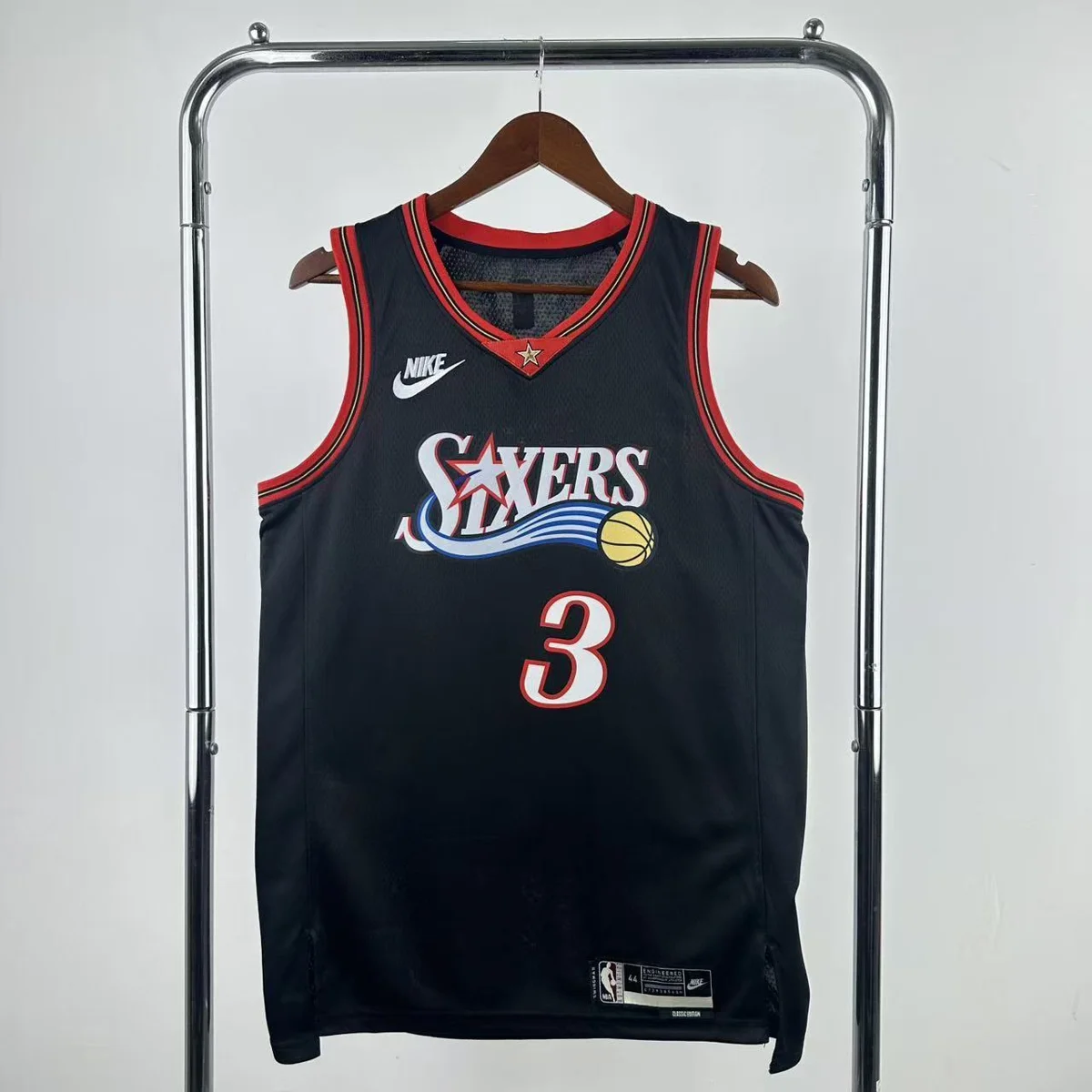 Camisola NBA Philadelphia 76ers Classic Edition Preta 2025/26 - Allen Iverson #3 - Vista 2