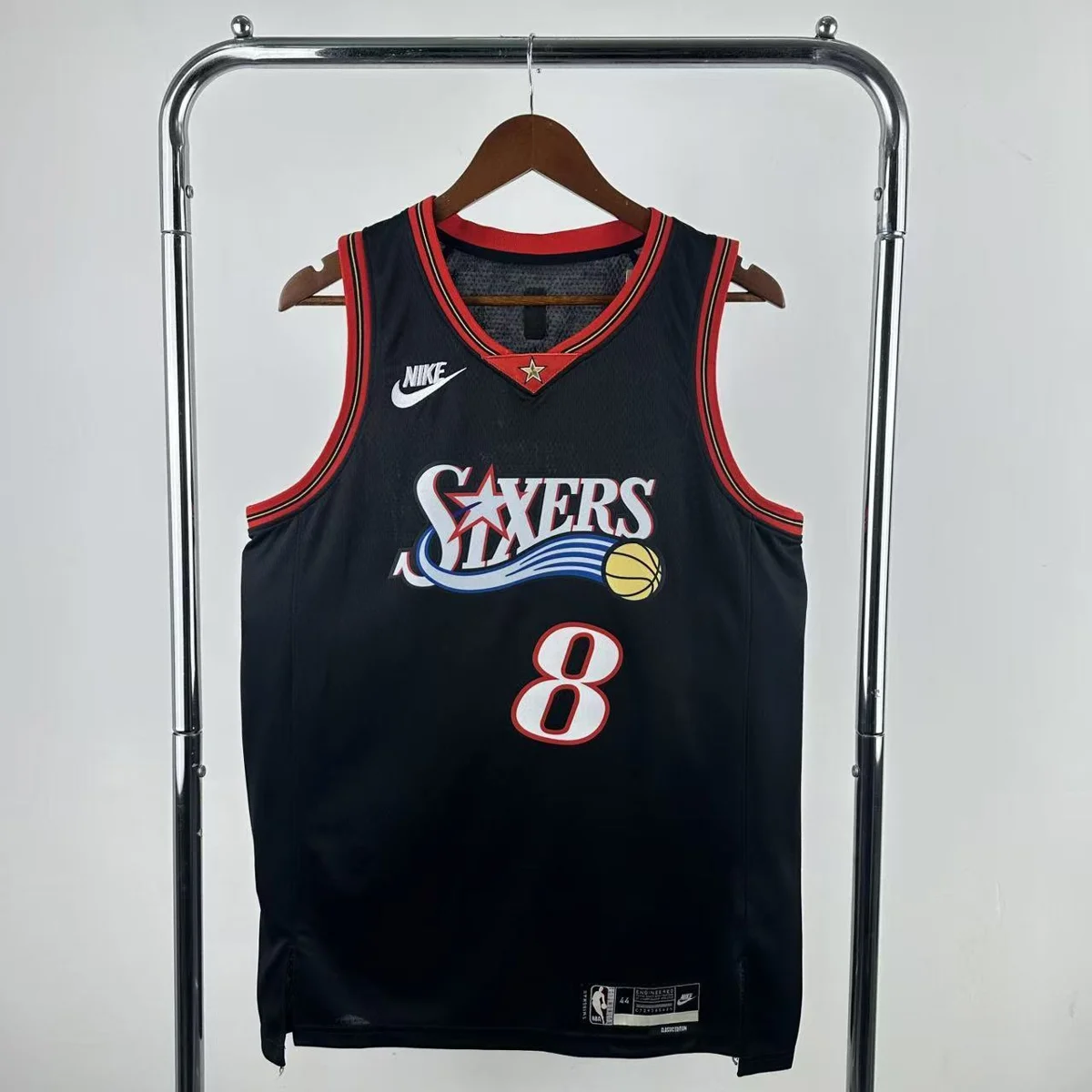 Camisola NBA Philadelphia 76ers Classic Edition Preta 2025/26 - Paul George #8 - Vista 2