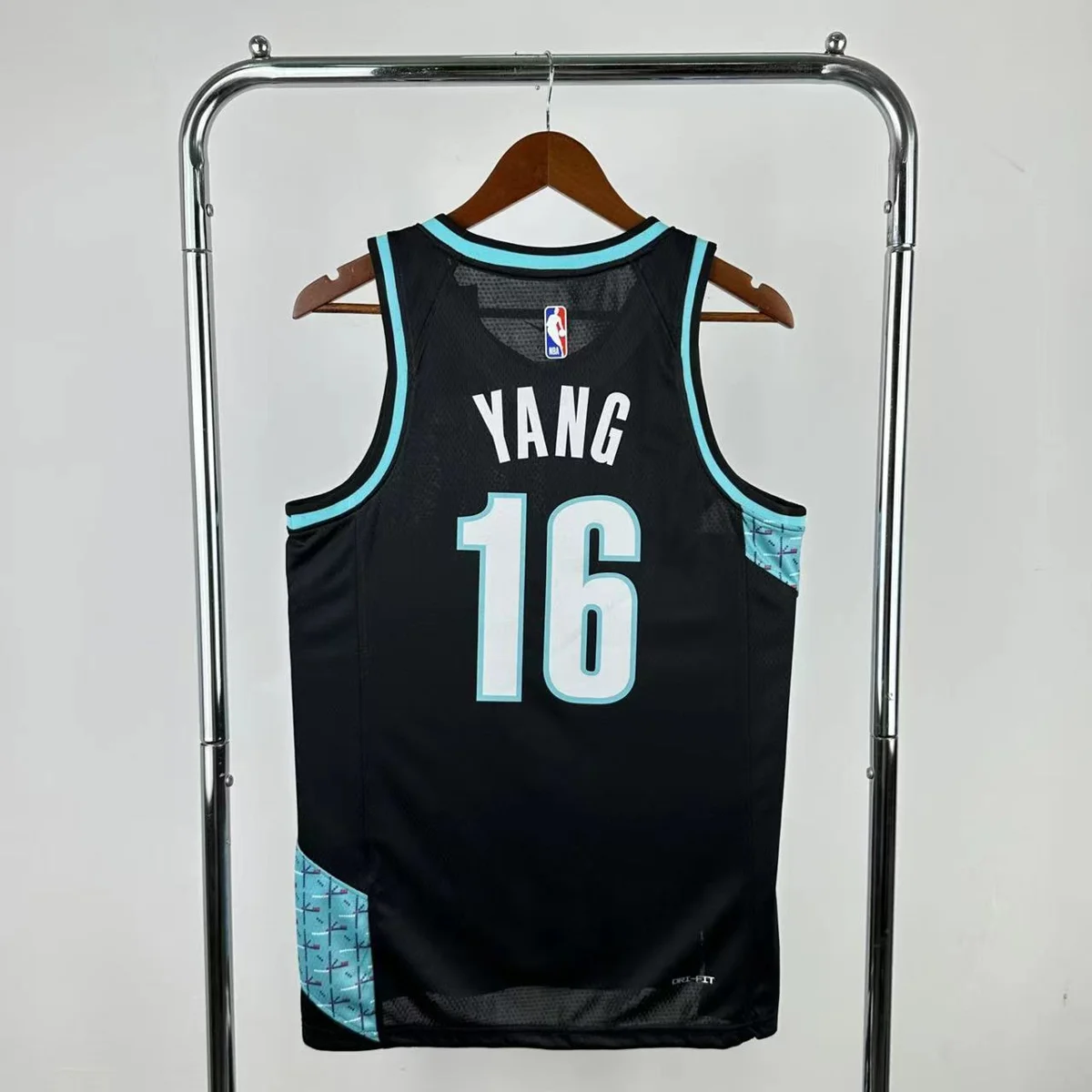 Camisola NBA Portland Trail Blazers City Edition 2025/26 - Yang Hansen #16 - Vista 1