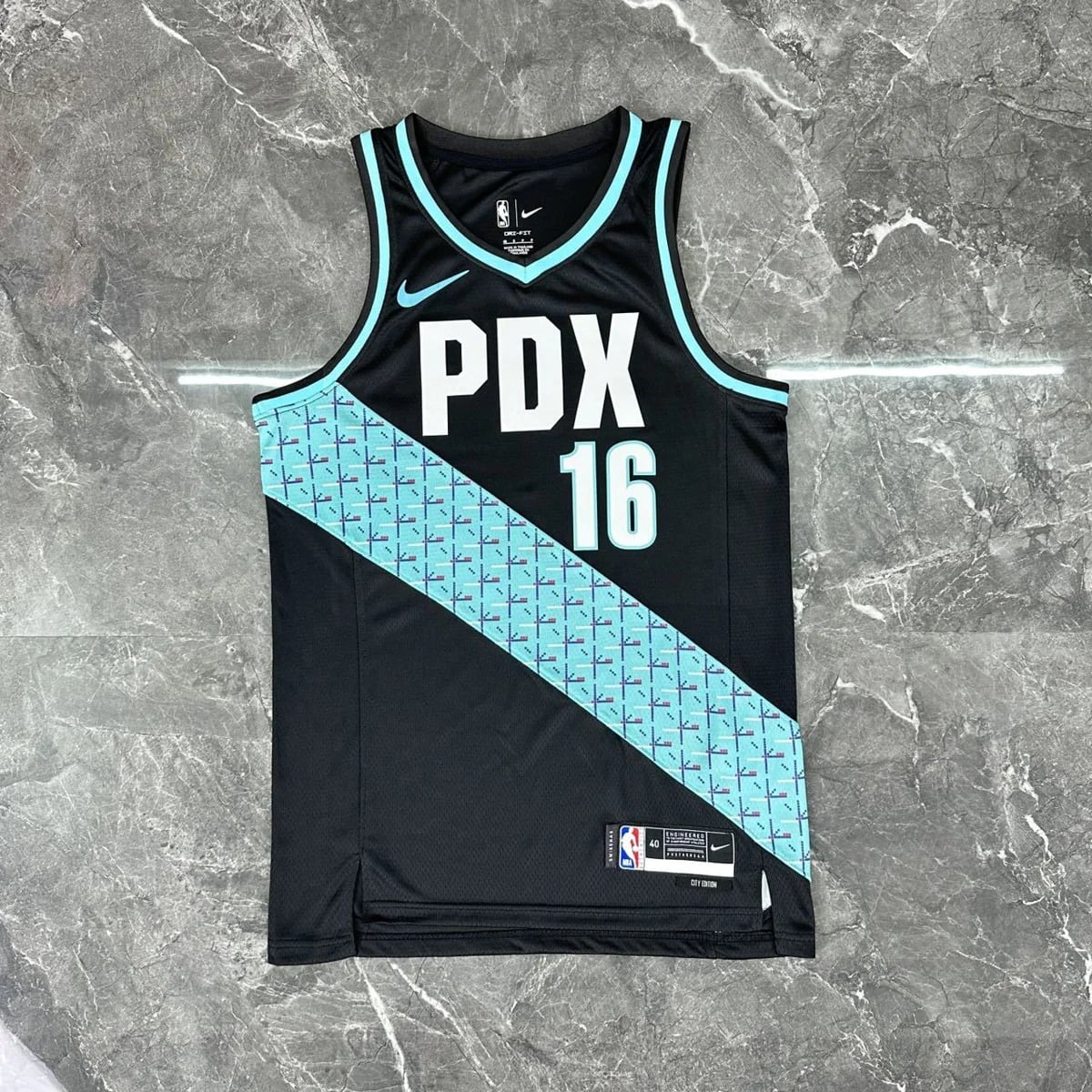 Camisola NBA Portland Trail Blazers City Edition 2025/26 - Yang Hansen #16 - Vista 3