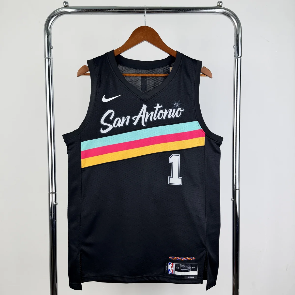 Camisola NBA San Antonio Spurs City Edition 2025/26 - Victor Wembanyama #1 - Vista 2