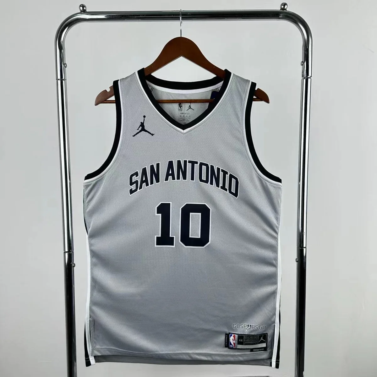 Camisola NBA San Antonio Spurs Statement Edition Cinzenta 2025/26 - Jeremy Sochan #10 - Vista 2