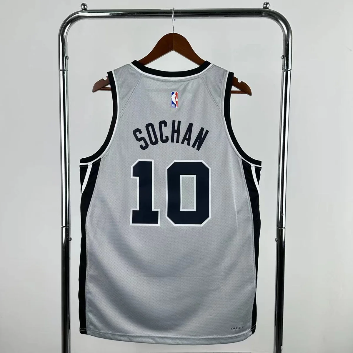 Camisola NBA San Antonio Spurs Statement Edition Cinzenta 2025/26 - Jeremy Sochan #10 - Vista 1