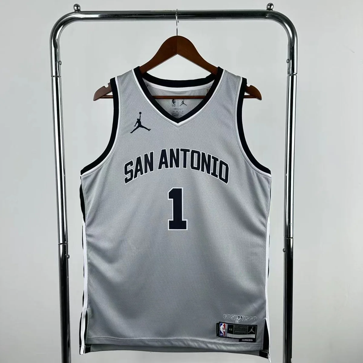 Camisola NBA San Antonio Spurs Statement Edition Cinzenta 2025/26 - Victor Wembanyama #1 - Vista 2