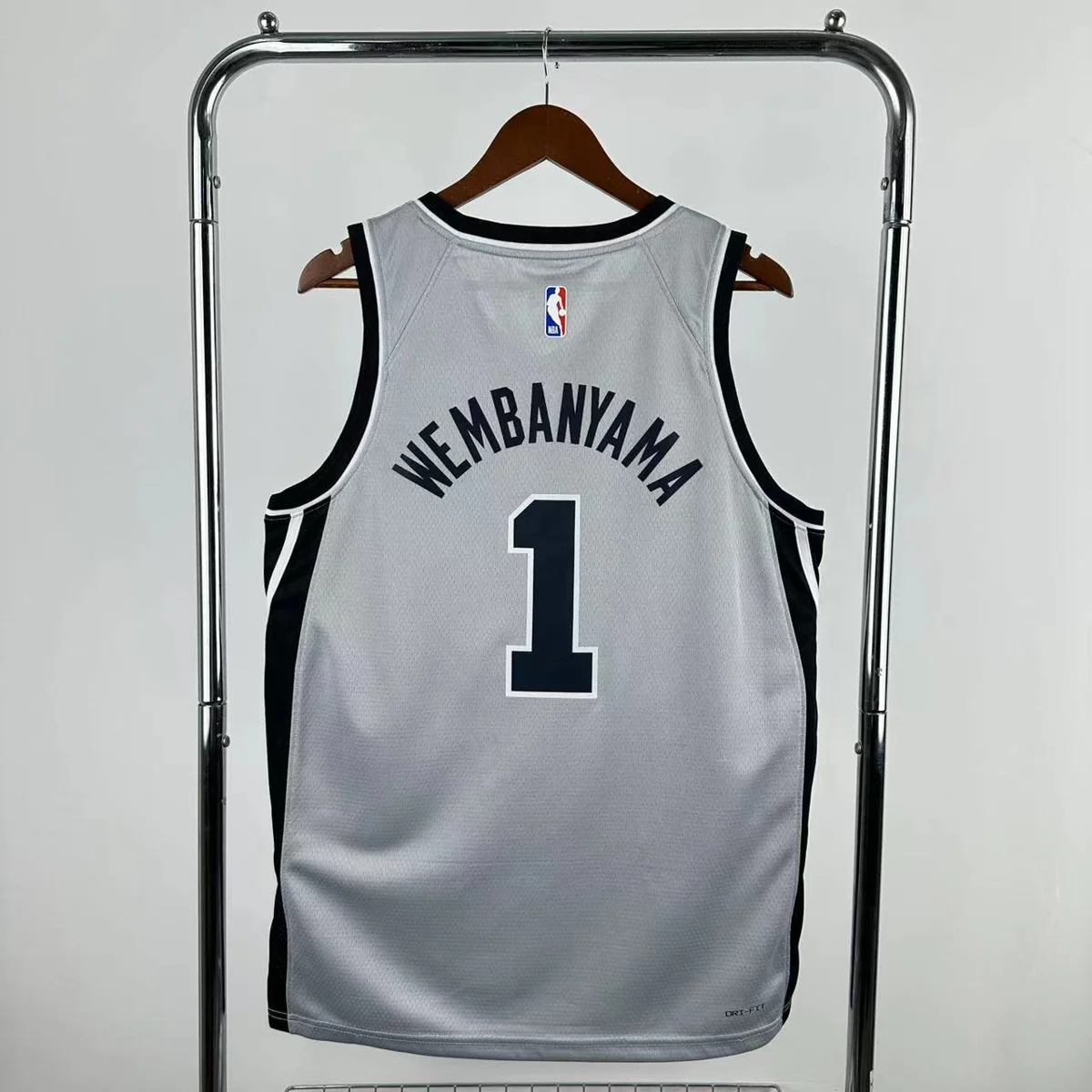 Camisola NBA San Antonio Spurs Statement Edition Cinzenta 2025/26 - Victor Wembanyama #1 - Vista 1