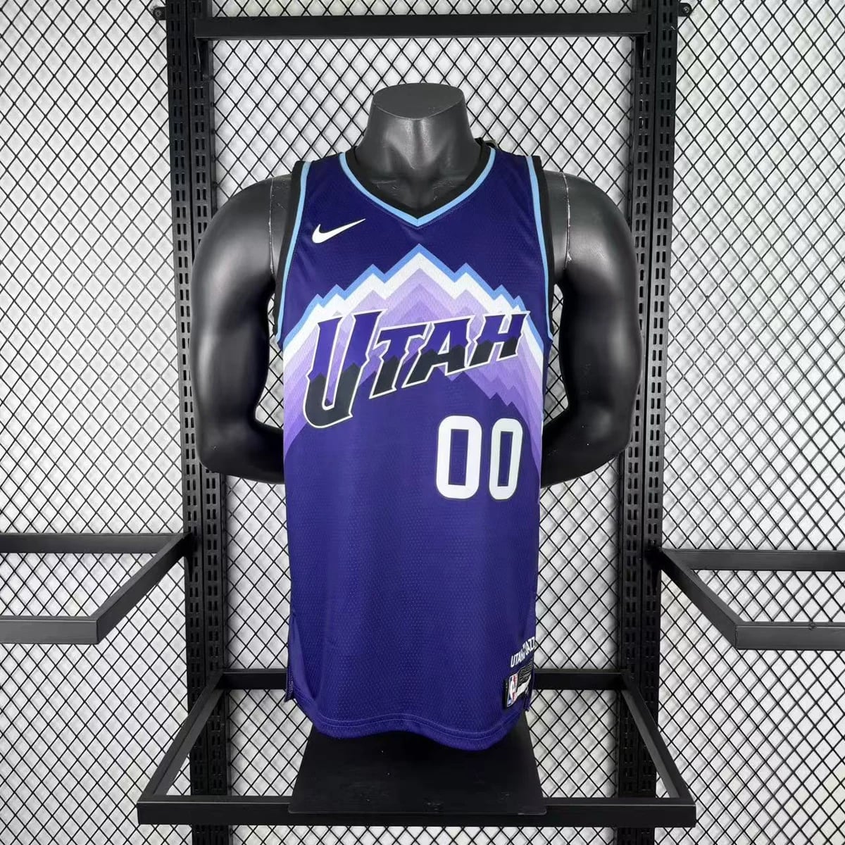 Camisola NBA Utah Jazz Roxa 2025/26 - Jordan Clarkson #00 - Vista 2