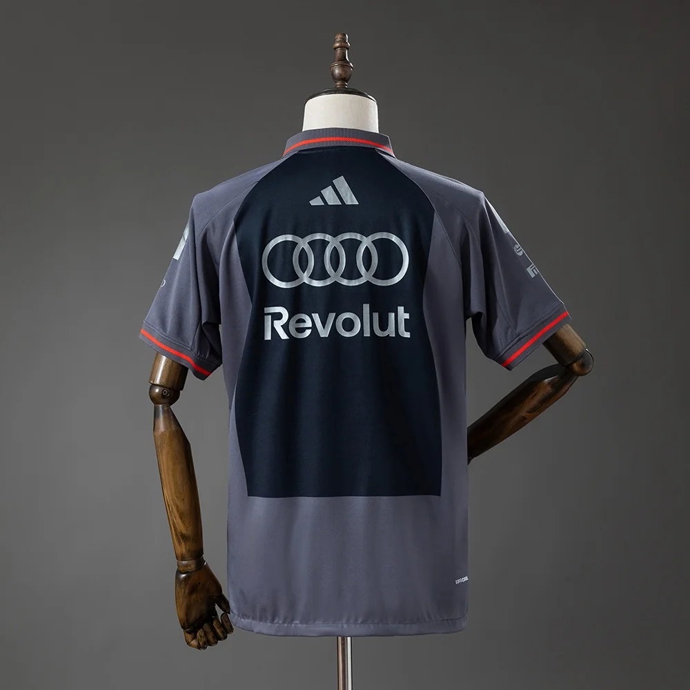 Polo Audi Revolut F1 Cinzento Escuro 2026 - Vista 2